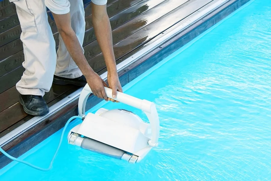 Why You Should Hire A Professional For Pool Cleaning Kissimmee FL
